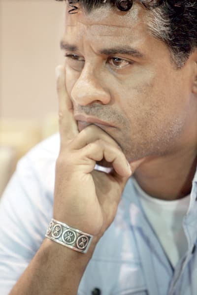 بأمر «البودي جارد».. الاقتراب من ريكارد ممنوع