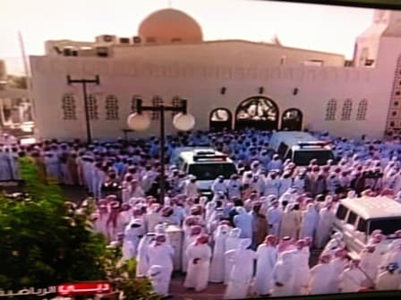 تشييع جنازة اللاعب الإماراتي عوانة "صاحب أشهر ركلة جزاء"