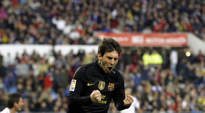 برشلونة يكتسح سرقسطة ويضيق الخناق على ريال مدريد