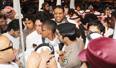 متجر الهلال.. فوضى وخسارة