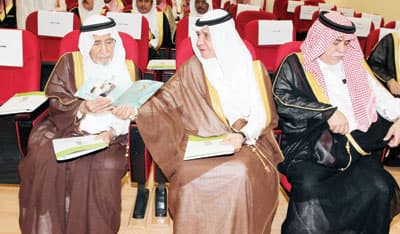 وزير الدفاع: نحن نعيش في بلد الخير والتلاحم والتعاون - فيديو