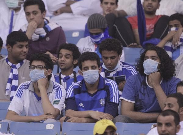 الأهلي يهزم الهلال ويضع قدما في نهائي كأس الأبطال