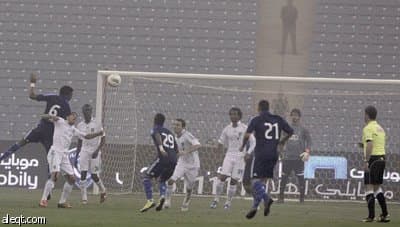 الأهلي يهزم الهلال ويضع قدما في نهائي كأس الأبطال
