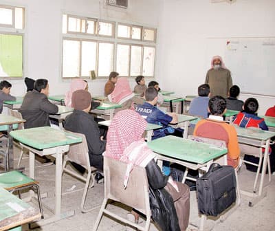 «نفسيون» للأسرة والمدرسة: لا تضغطوا على الطلاب