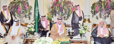 وزير الدفاع يُشرف حفل العشاء الذي أقامه أمير المدينة المنورة تكريما له