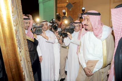 وزير الدفاع يُشرف حفل العشاء الذي أقامه أمير المدينة المنورة تكريما له