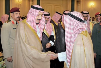 وزير الدفاع يُشرف حفل العشاء الذي أقامه أمير المدينة المنورة تكريما له