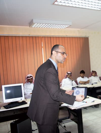 دورة لتعليم أساسيات البداية في تشغيل وإدارة الأعمال التجارية