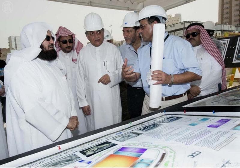 السديس يطلع على توسعة الملك عبدالله للمسجد الحرام