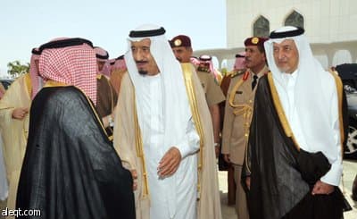 وزير الدفاع يصل إسبانيا