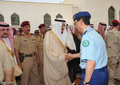 وزير الدفاع يصل إسبانيا