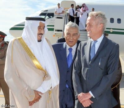 وزير الدفاع يصل إسبانيا