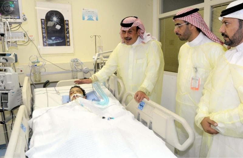 أمير الباحة يطمئن على الحالة الصحية لمصابي حادث بلجرشي