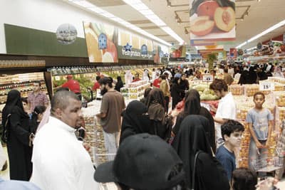 الملك لوزير التجارة: لا تتهاونوا مع التجار المخالفين