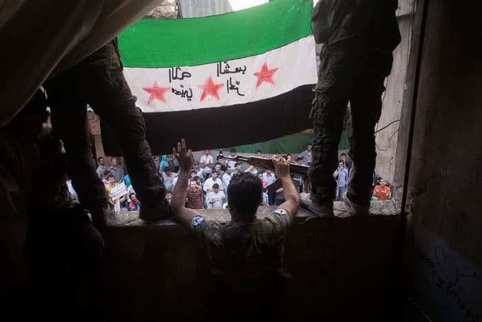 الجيش السوري الحر ينقل قيادته الى الداخل السوري.. ومعارك عنيفة في حلب