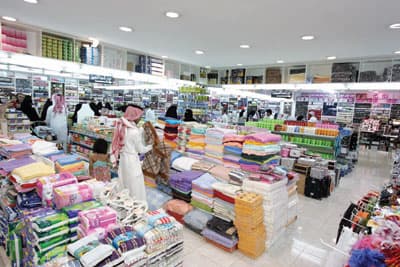«التجارة» لـ"الاقتصادية " :زيادة رسوم العمالة لن تؤثر في تكلفة السلع