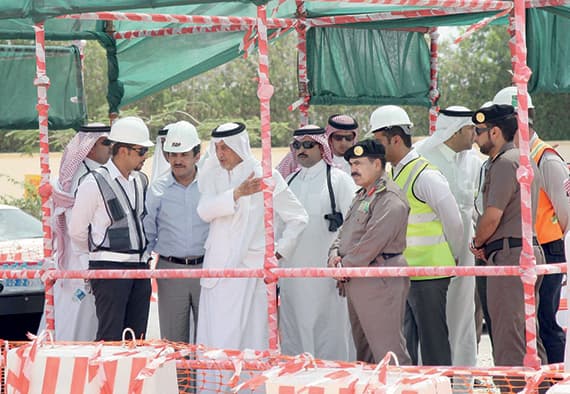 خالد الفيصل يوقع عقد حماية التمدد العمراني شرقي جدة .. اليوم