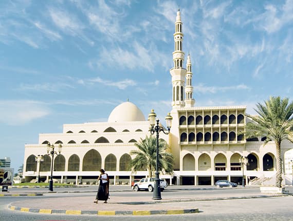 أكبر مسجد في الشارقة يحمل اسم الملك فيصل