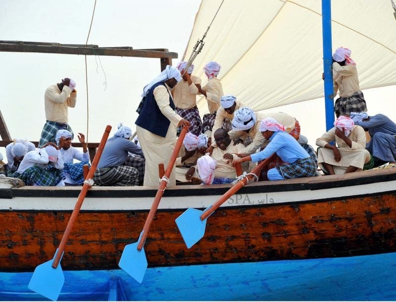 قصة مصورة : مهرجان ساحل الشرقية يبرز قصة كفاح الإنسان وسط أمواج البحر