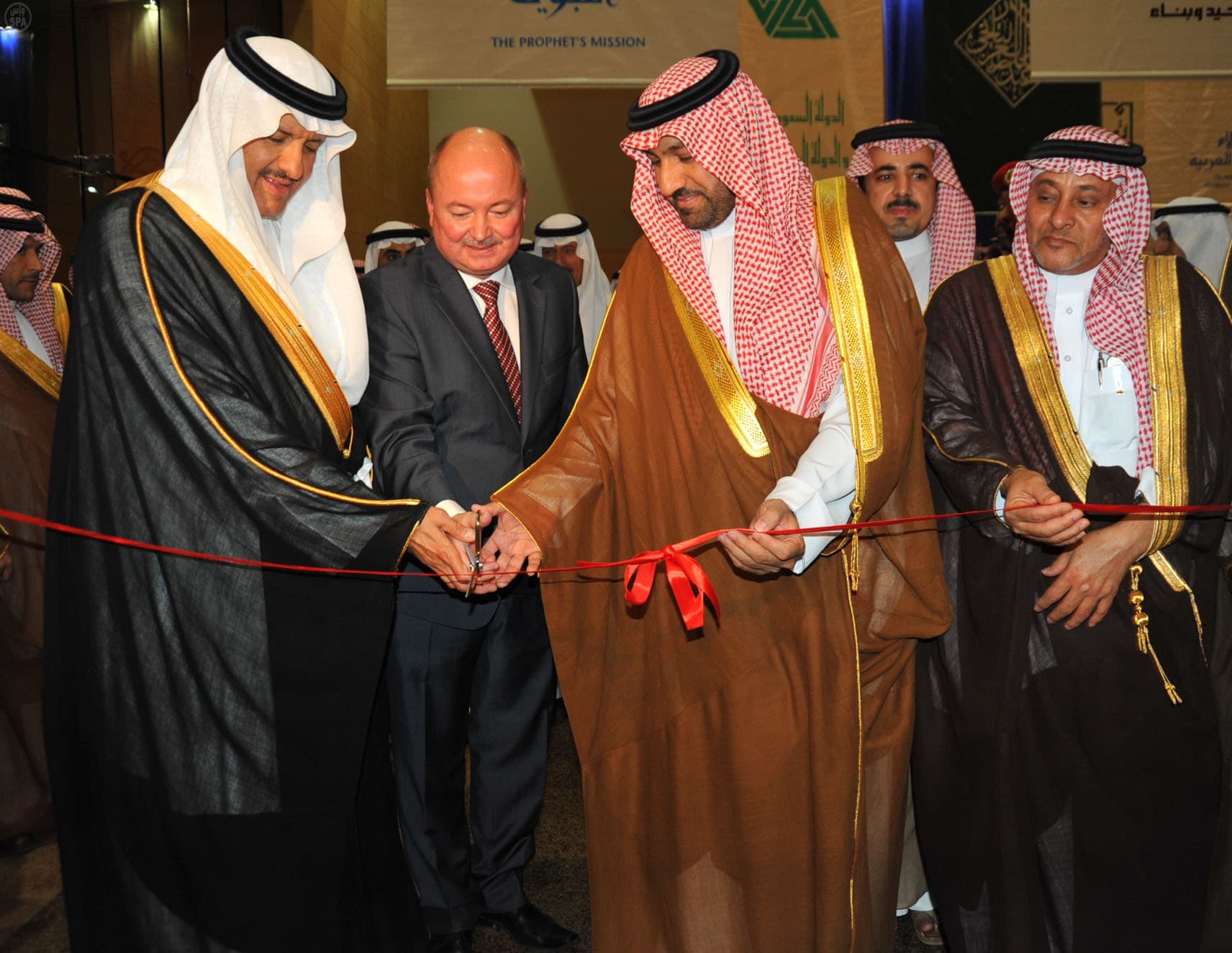 رئيس هيئة السياحة والآثار يتقلد "وسام الملك ليوبولد" لإنجازاته في تعميق التواصل الثقافي والحضاري بين المملكة وبلجيكا