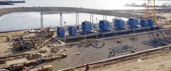 تركيب أكبر وحدة لتحلية المياه في العالم بينبع