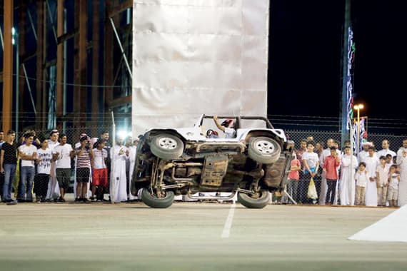 السيارات والدراجات «المعدلة» تزين احتفالات عيد الفطر