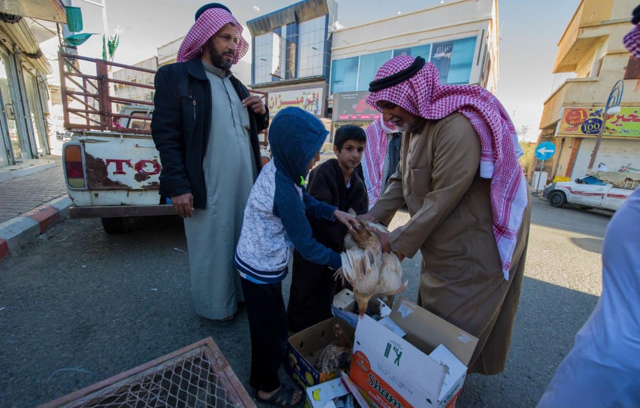 سوق السبت في بلجرشي يستقطب المتسوقين بمعروضاته ومنتجاته المميزة