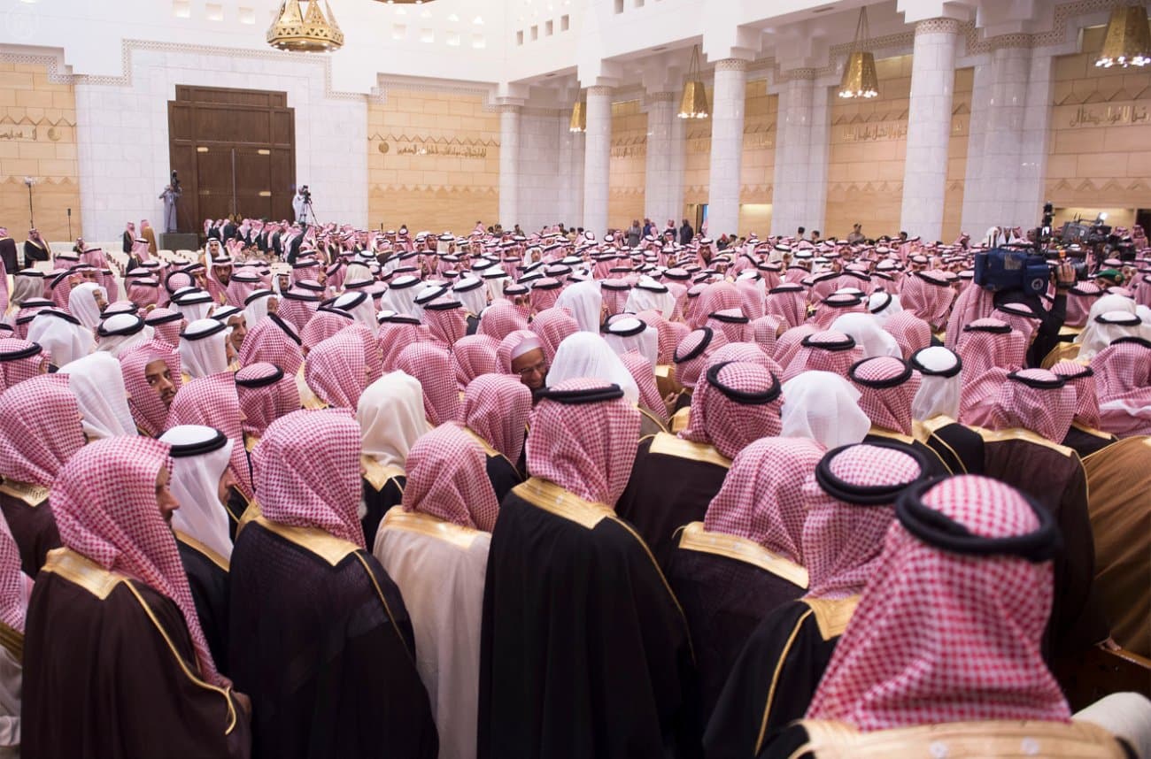 خادم الحرمين الشريفين وولي العهد وولي ولي العهد يتلقون البيعة