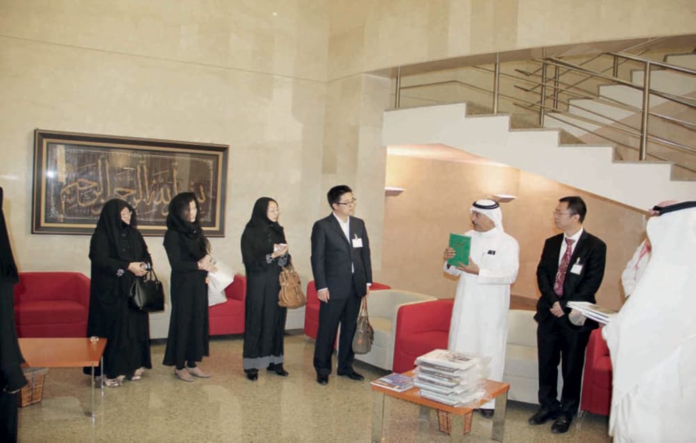 مكتبة الملك عبدالعزيز تزود جامعة بكين بكتب ومراجع باللغة العربية