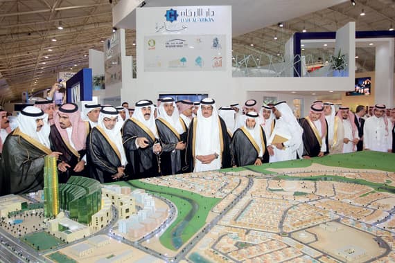 «الإسكان» تتوعد الشركات العقارية المبالغة في الأسعار بالاستبعاد من مشاريعها