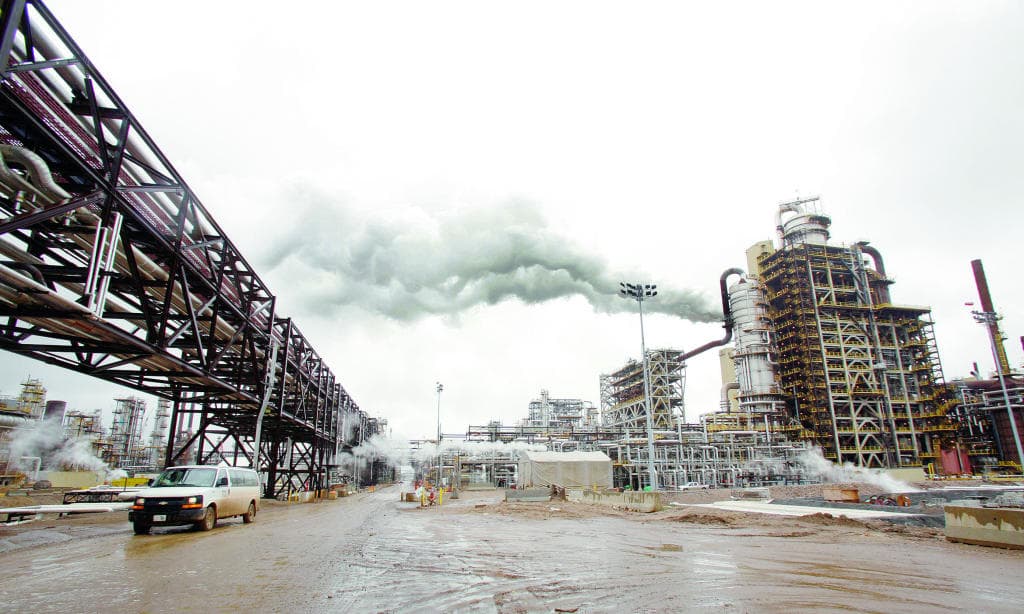 زيادة نشاط الحفارات الأمريكية تضغط على النفط .. وبرنت دون 52 دولارا