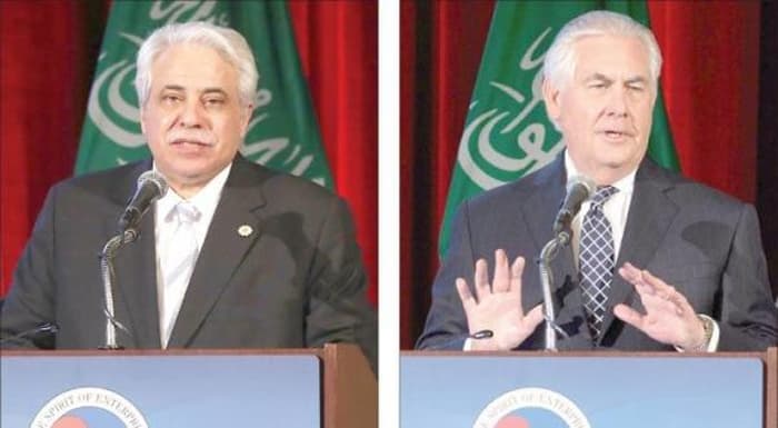 تيلرسون والقصبي خلال أعمال الاجتماع البارحة (الوكالات)