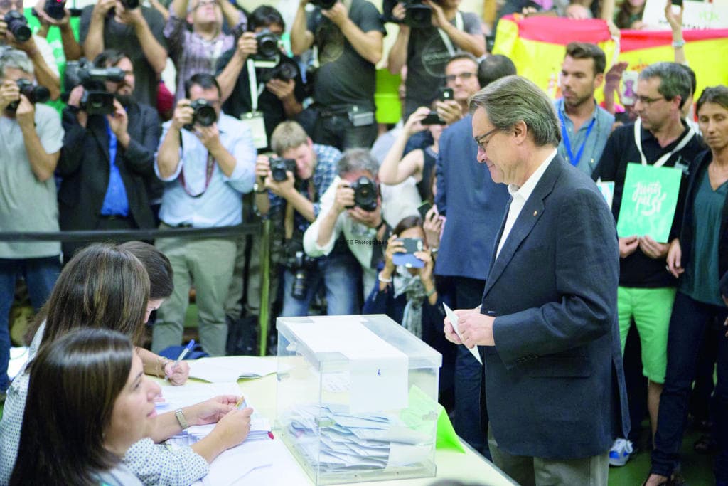 أصوات دائرة «الوسط المتردد» تملك تقرير مصير كتالونيا