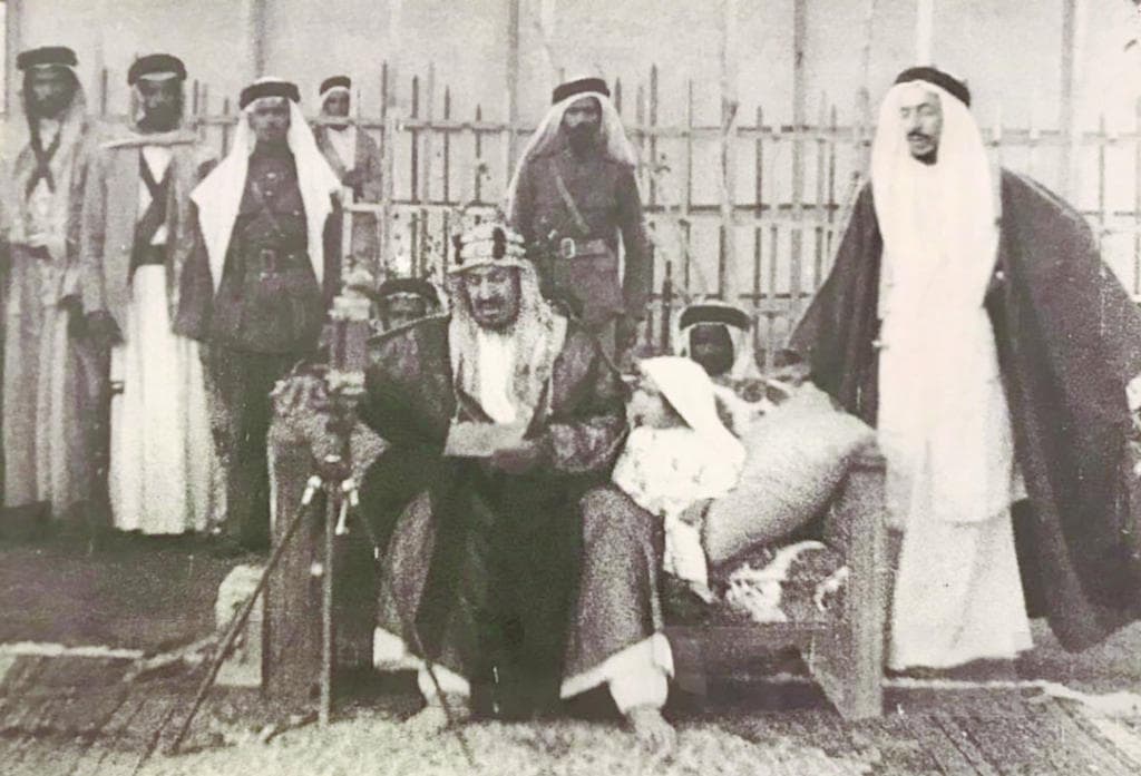 «مسيرة وفاء وعطاء».. معرض فني يحكي سيرة الملك سلمان وولي عهده