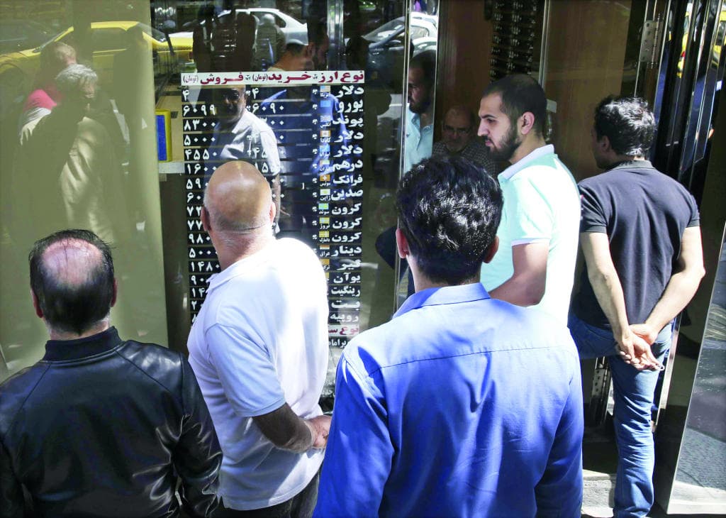 الاقتصاد الإيراني في طريقه للانكماش 3.7 % .. سجّل أسوأ أداء خلال 6 سنوات