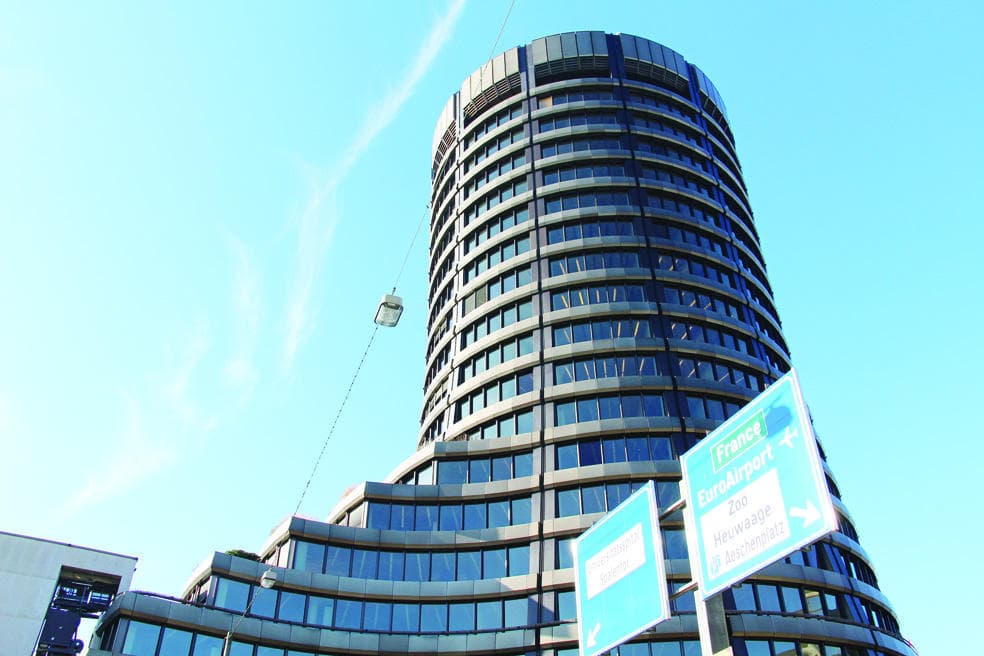 استنفاد بدائل السياسة النقدية يفرض الاستنجاد بخيارات مالية