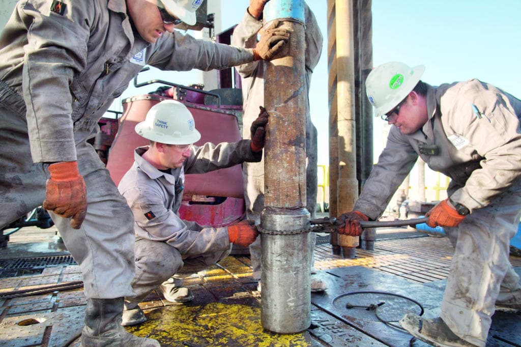 أول أيام العقوبات الأمريكية على مشتري النفط الإيراني .. الخناق يضيق بقوة على صادرات طهران