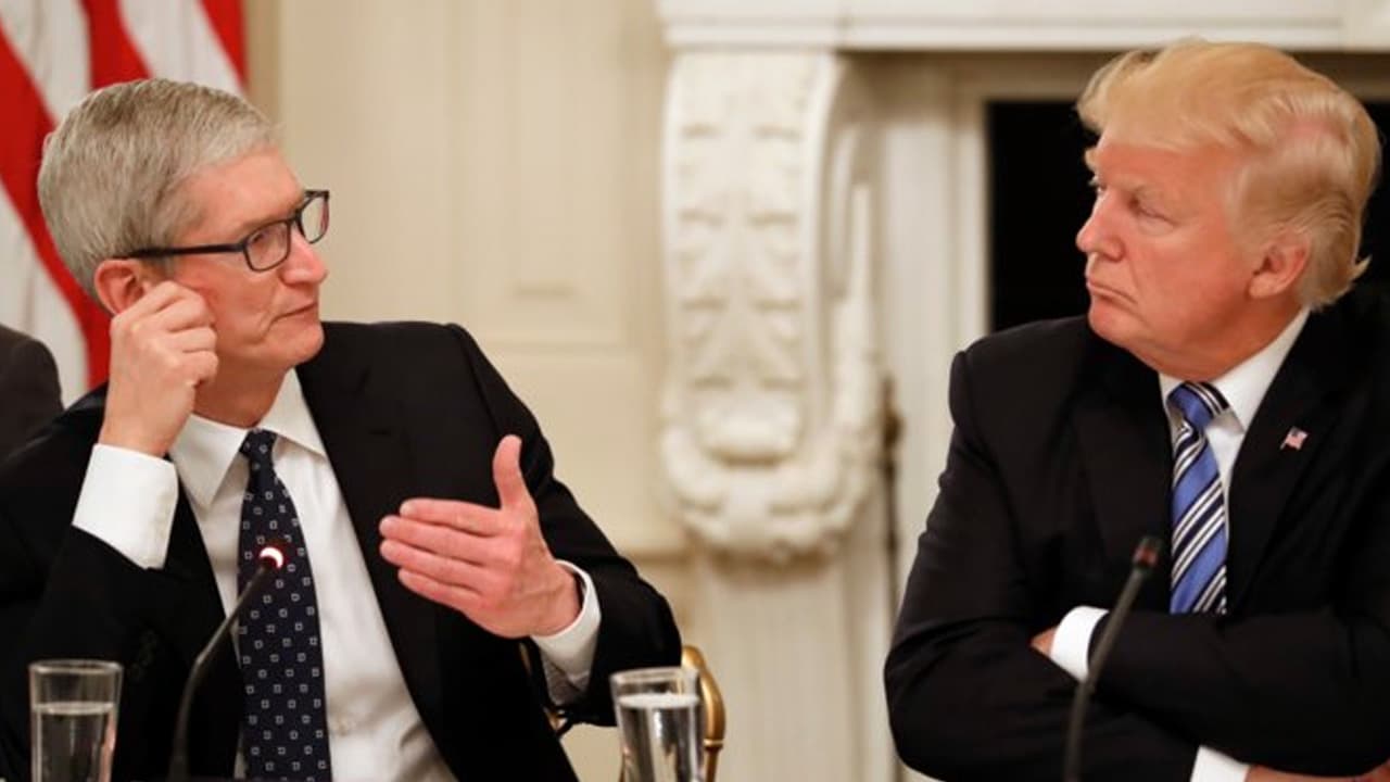 ترمب يهدد أبل : اصنعوا أجهزتكم في أمريكا وإلا سنفرض رسوما عليكم