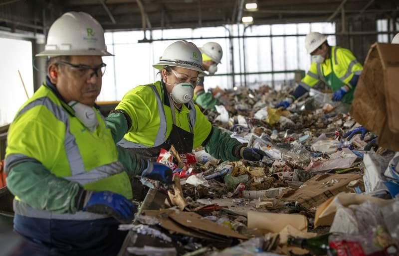 إدارة النفايات .. سوق ضخمة تقترب من 500 مليار دولار والهيمنة أمريكية