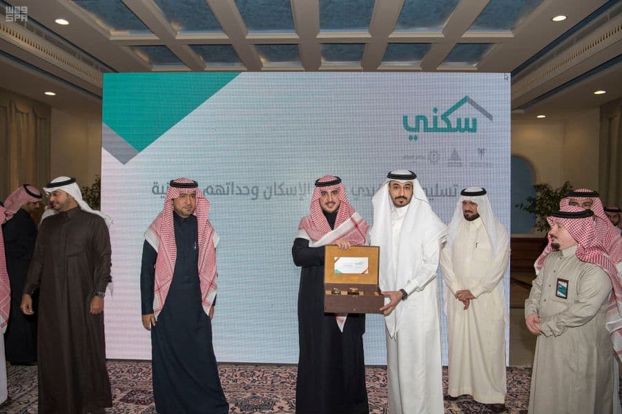 أمير الجوف ووزير الإسكان يتفقدان 800 فيلا جاهزة و6 آلاف أرض مجانية