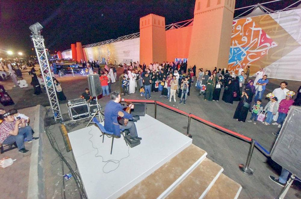 «جدة للكتاب» يستقطب 124 ألف زائر .. بمشاركة 400 دار نشر محلية وعالمية