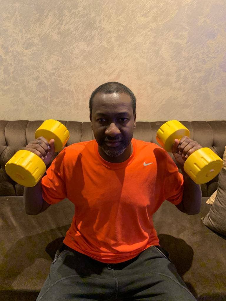 سويد، يتدرب في منزله أمس.