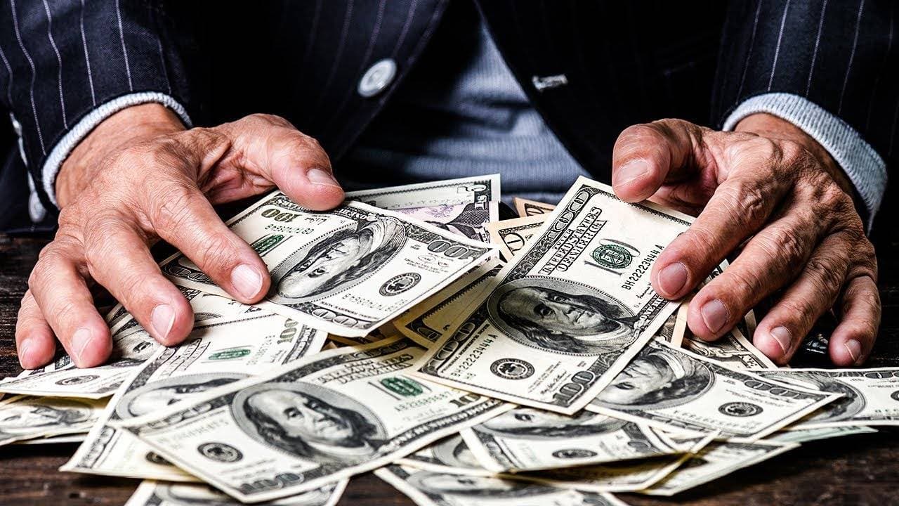 تشير ثقة المستهلك المتزايدة إلى أن المتسوقين على استعداد لإنفاق مدخراتهم بمجرد انتهاء الجائحة وعودة الحياة الطبيعية.