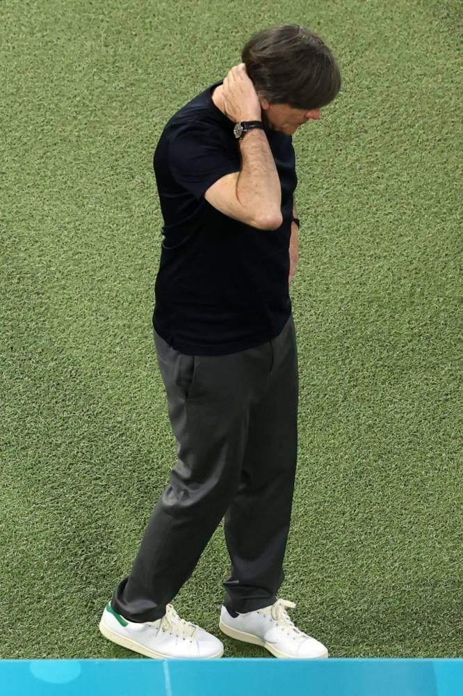 لوف متحسراً خلال اللقاء.
"الفرنسية"