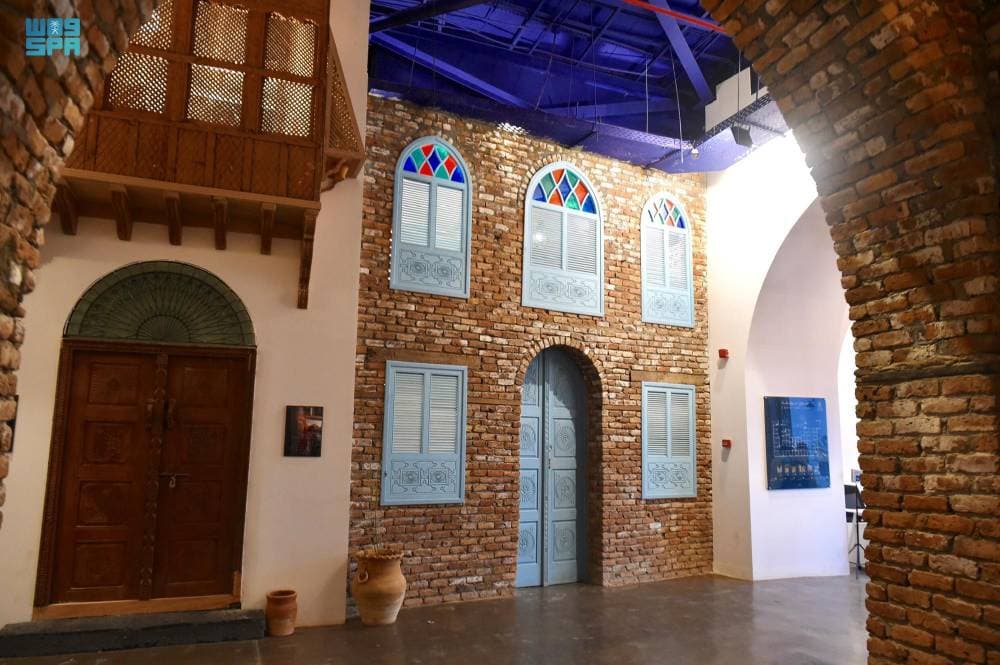 تصاميمها الداخلية والخارجية تحاكي الأسواق القديمة والتاريخية الأثرية.