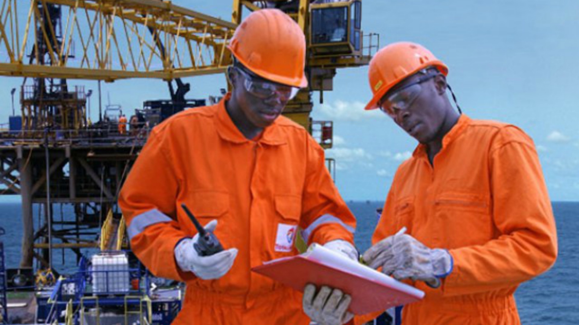 Total planea perforar nuevos pozos en alta mar en Angola para aumentar la producción de petróleo