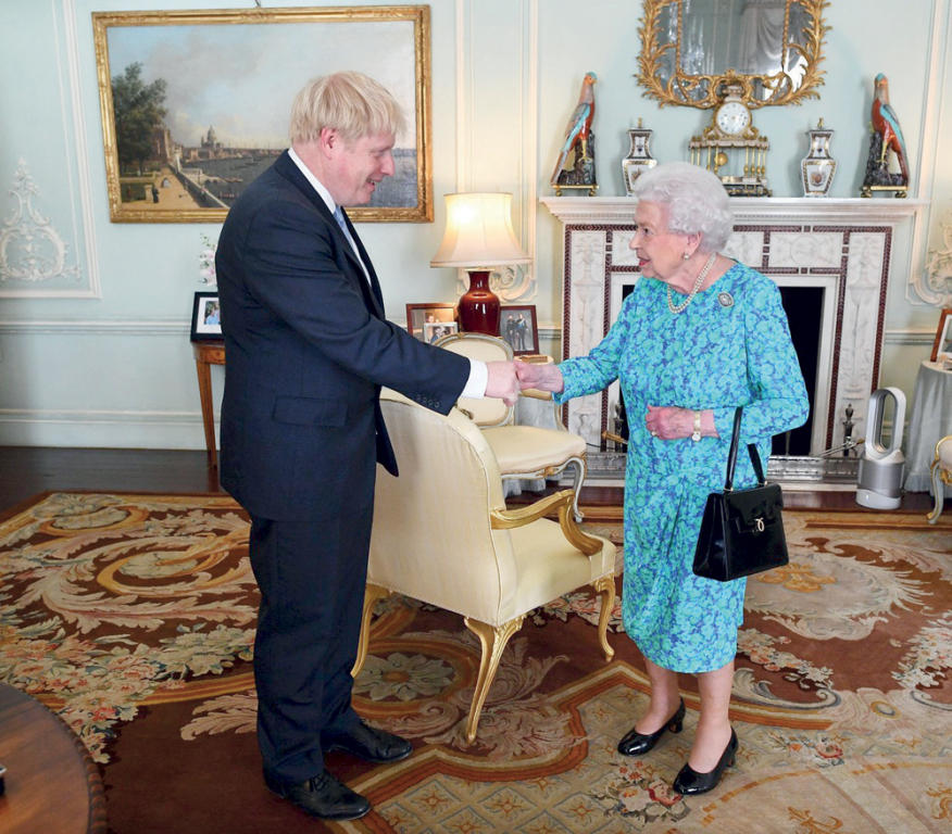 هل ارتكب جونسون 
سابقة عظمى تضلل 
الملكة إليزابيث؟   صحيفة الاقتصادية