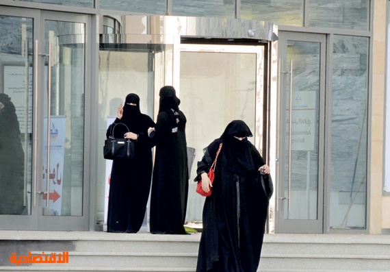 النساء يمنحن أصواتهن للرجال في أول أيام انتخابات غرفة مكة صحيفة النساء يمنحن أصواتهن للرجال في أول أيام انتخابات غرفة مكة صحيفة