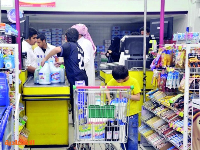 "الزكاة" تتهيأ للضريبة "الانتقائية" بحصر جميع السلع الموجودة الأسواق