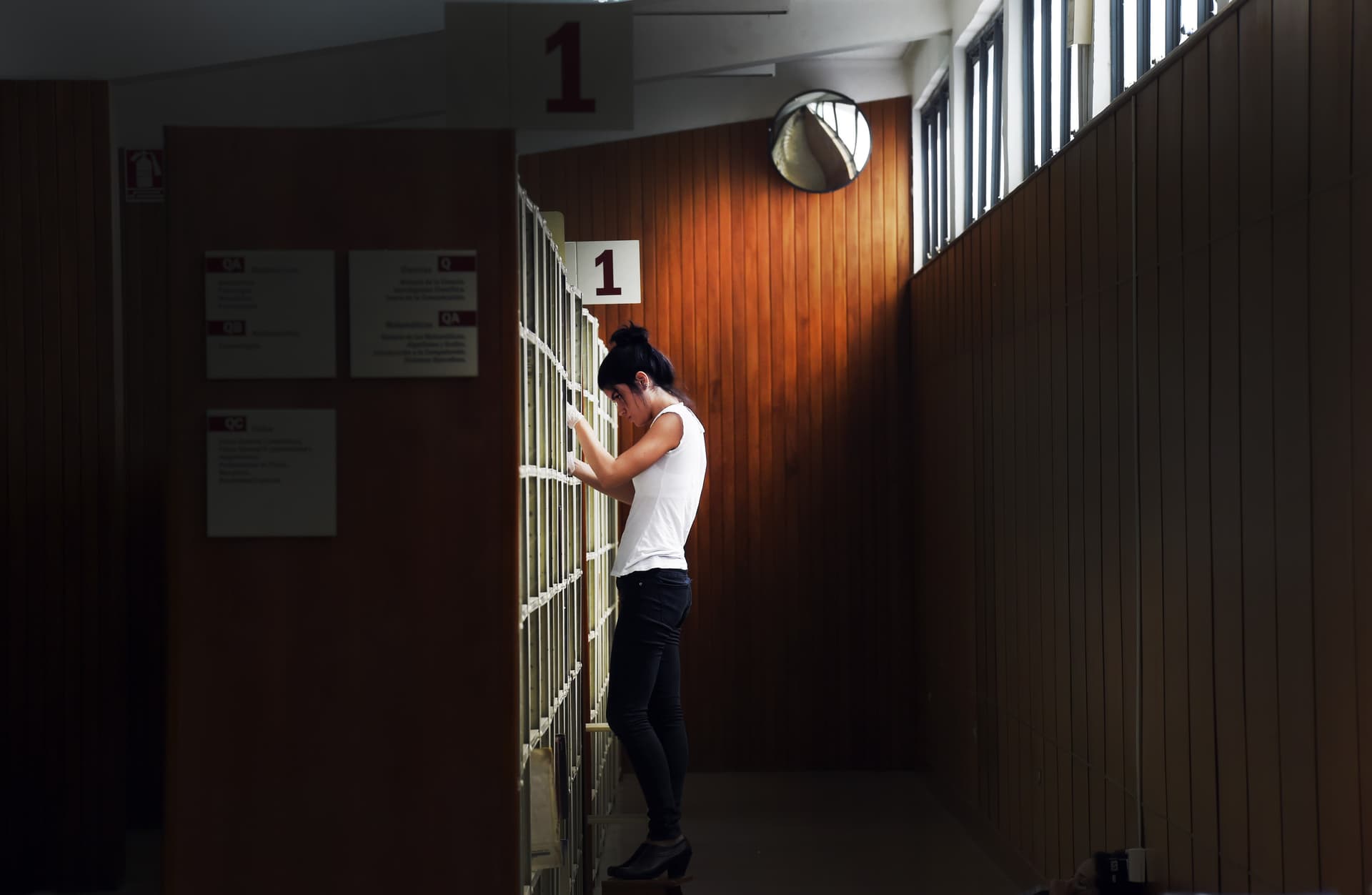 قصة مصورة: فنزويلا .. هجرة المعلمين تدفع بالطلاب إلى المكتبات